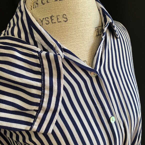 Pretty JustLiving Lightweight Front Knot Shirt: Size S/M - Picture 9 of 10